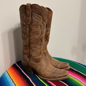 Women’s Ariat Boots, Distressed Brown, Size 9